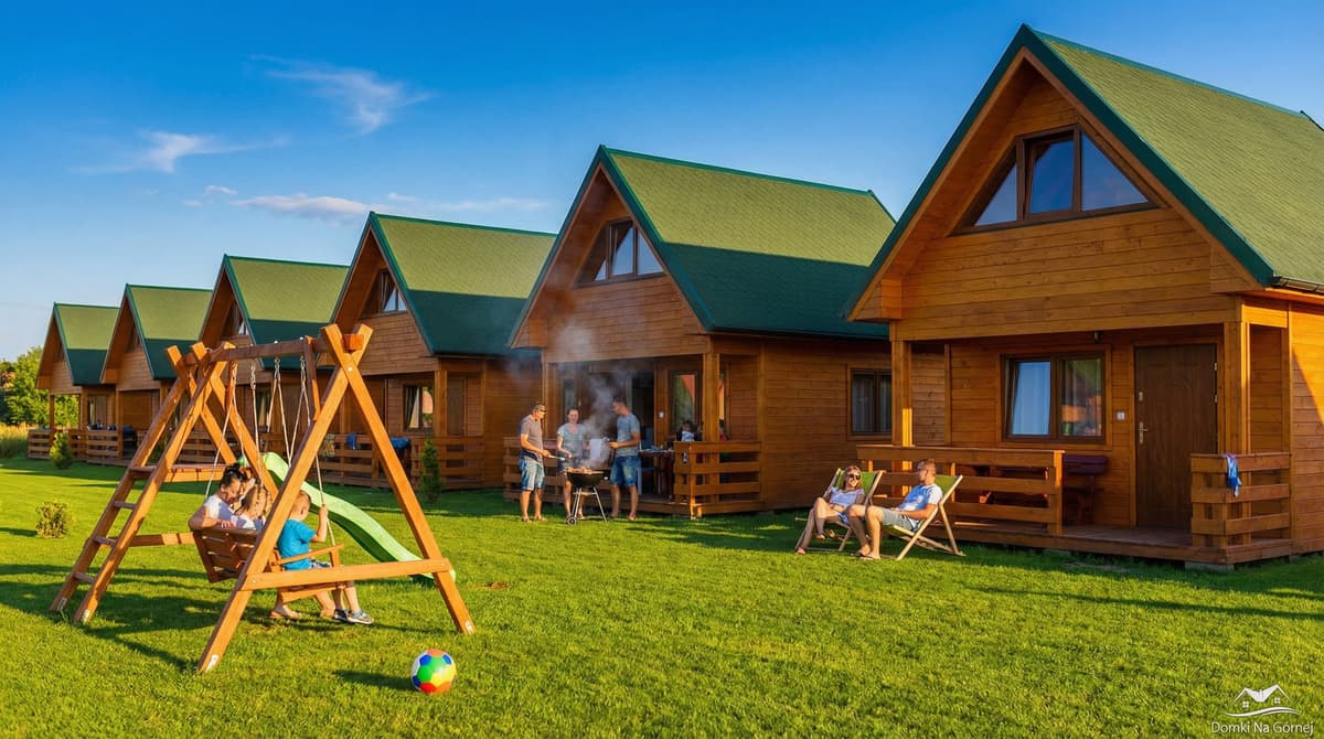 Urlop grupowy nad morzem: Planowanie wakacji dla rodzin w Domkach Na Górnej
