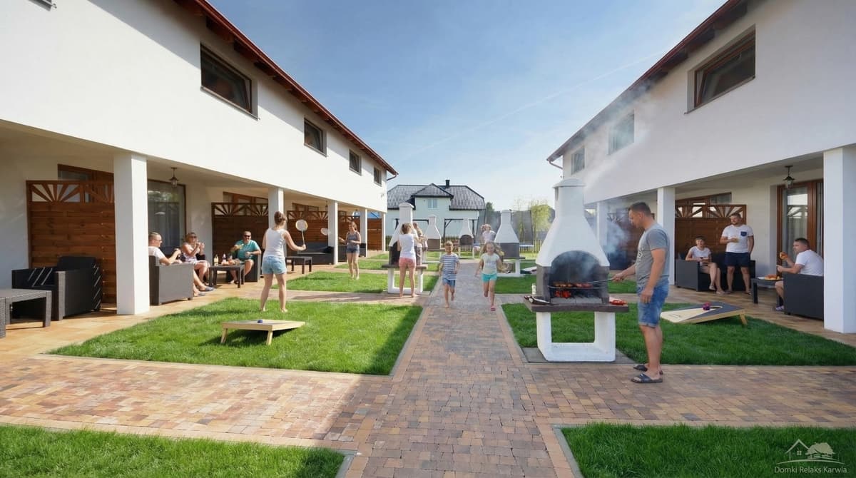 Rodzinny Urlop w Karwii: Bezpieczny Plac Zabaw i Ogrodzony Teren