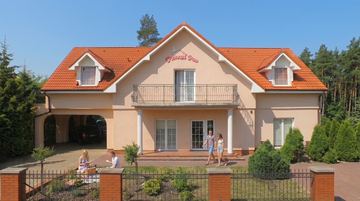 ** Dom Gościnny Piotruś Pan: Noclegi dla Rodzin w Niechorzu