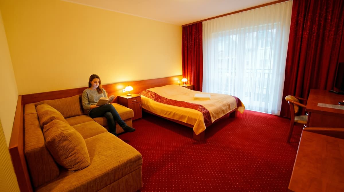 Regeneracja Nocna nad Morzem – Jak Bałtyk Poprawia Jakość Snu Turystów