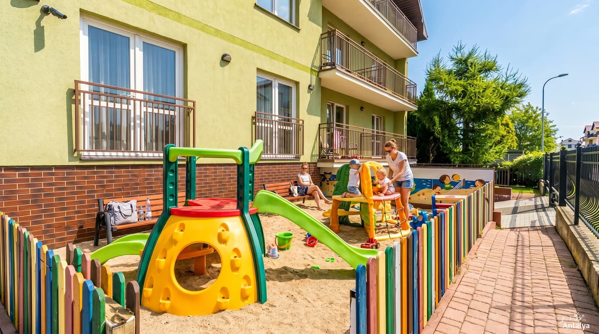 ** Budżet wypoczynku nad morzem – koszty noclegu Bałtyk | Antalya