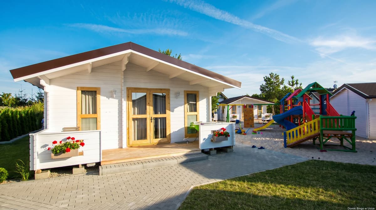 Rodzinne wczasy bez stresu w Ustce? Przewodnik Domków Bingo