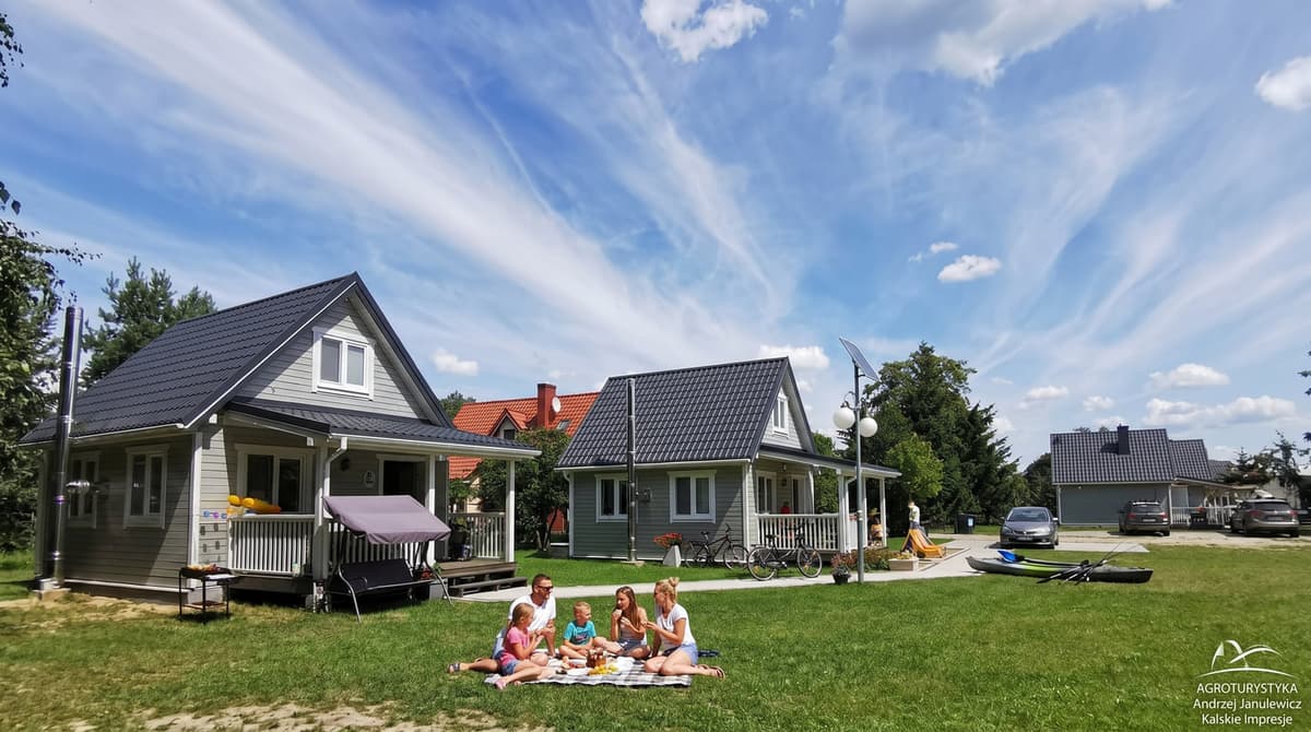 Design skandynawski Mazury: Komfortowe domki Kal i natura