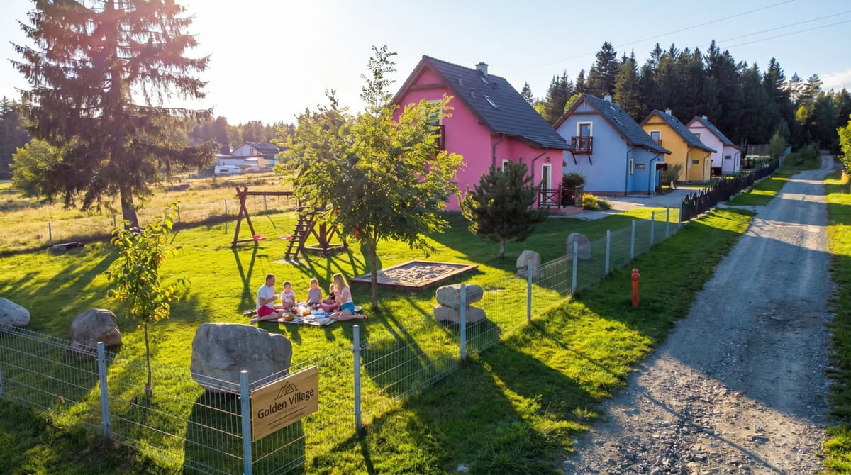 Idealny Domek na Wakacje na Wsi? Przewodnik Golden Village