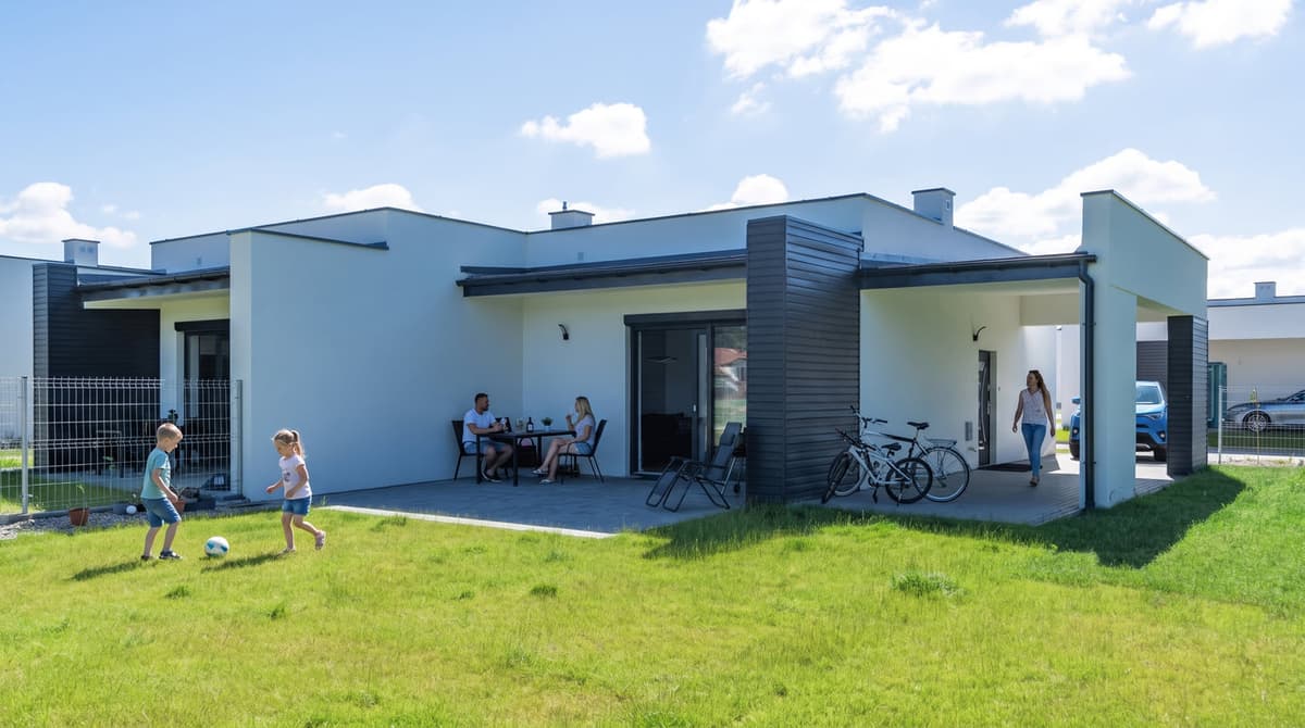 Ustka rowerem i pieszo: przewodnik do plaży ze Struga Park