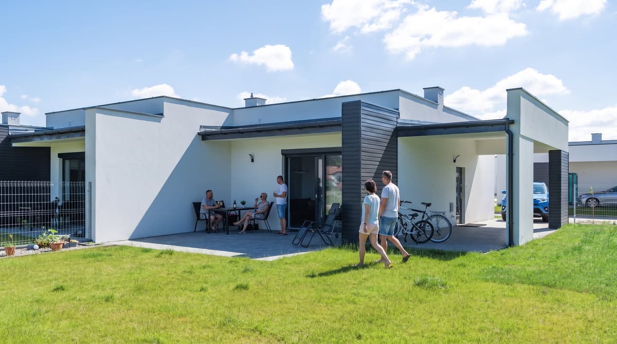 Wakacje 2025 w Ustce: Przewodnik po apartamentach Struga Park